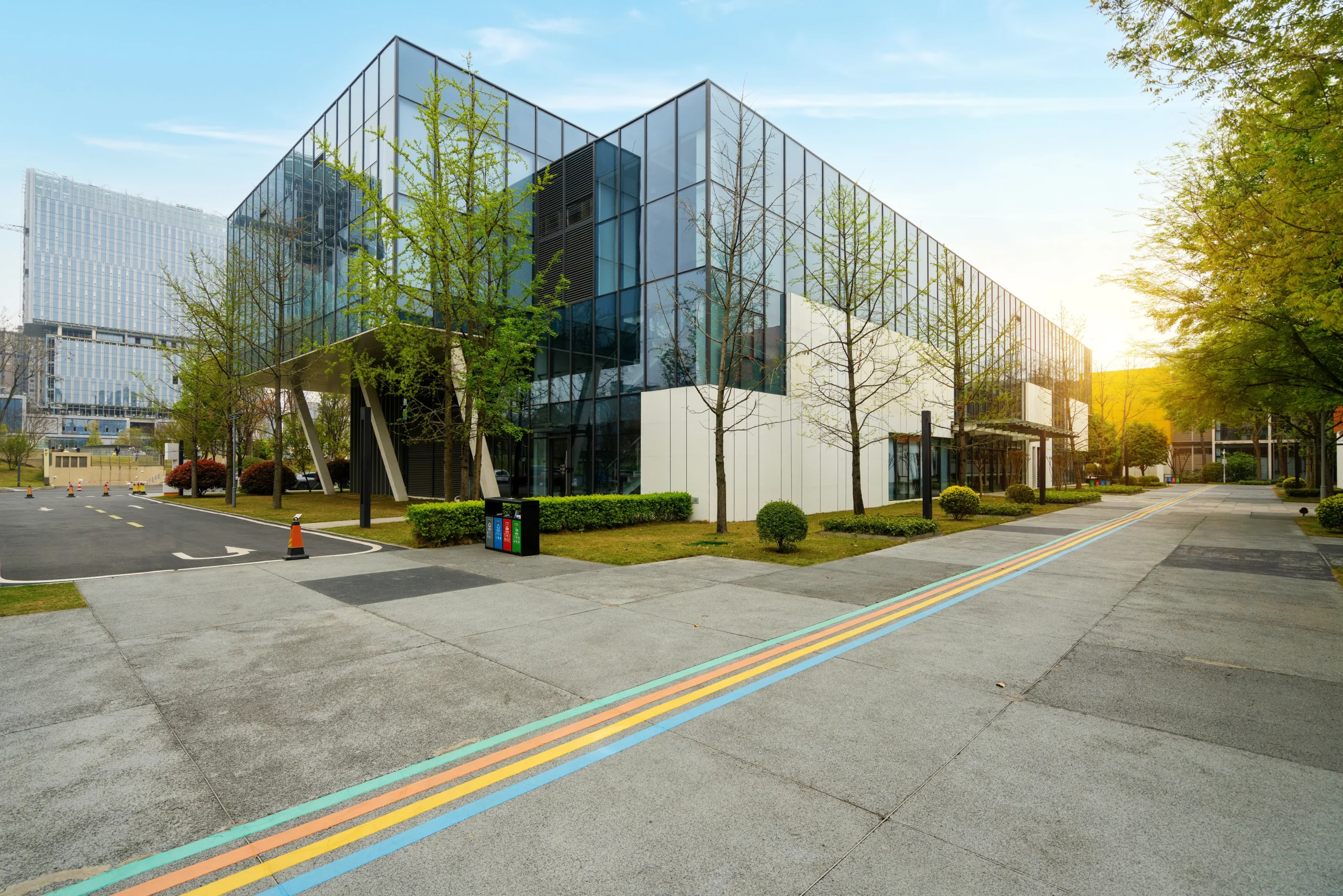 Commercial building rooftop PLTS solar power application