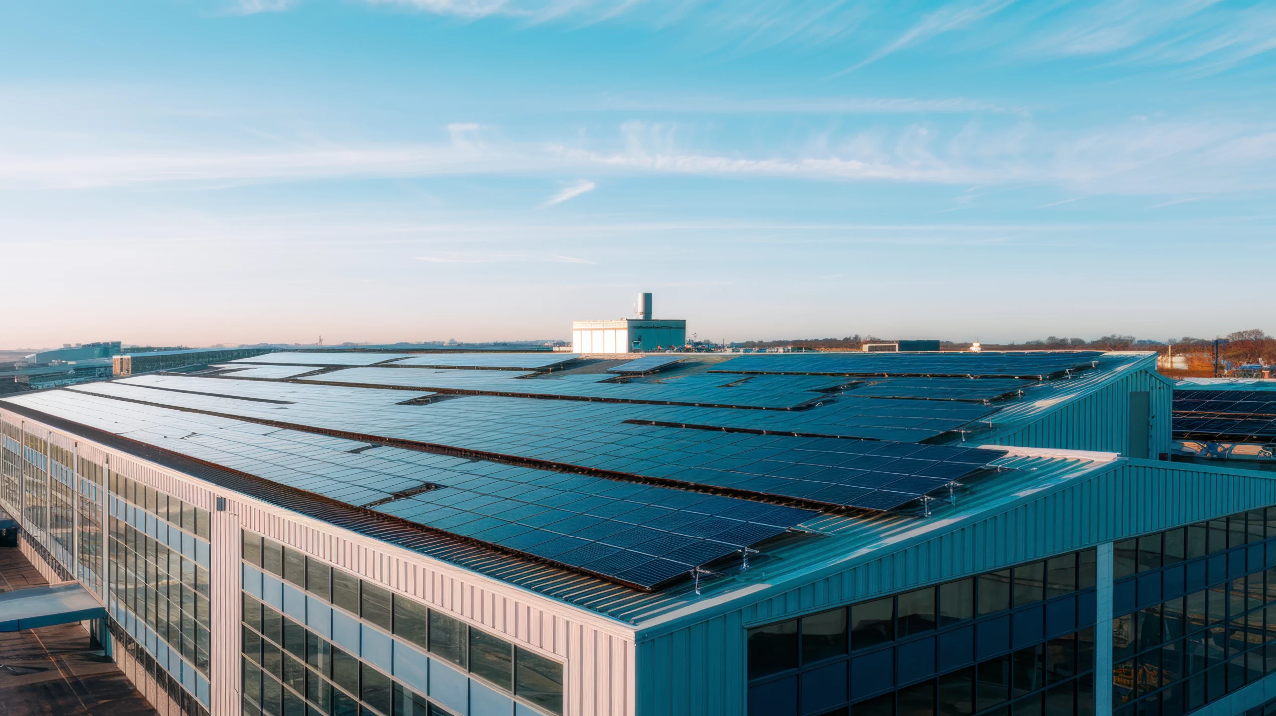 Solusi energi PLTS dan MEP untuk fasilitas industri