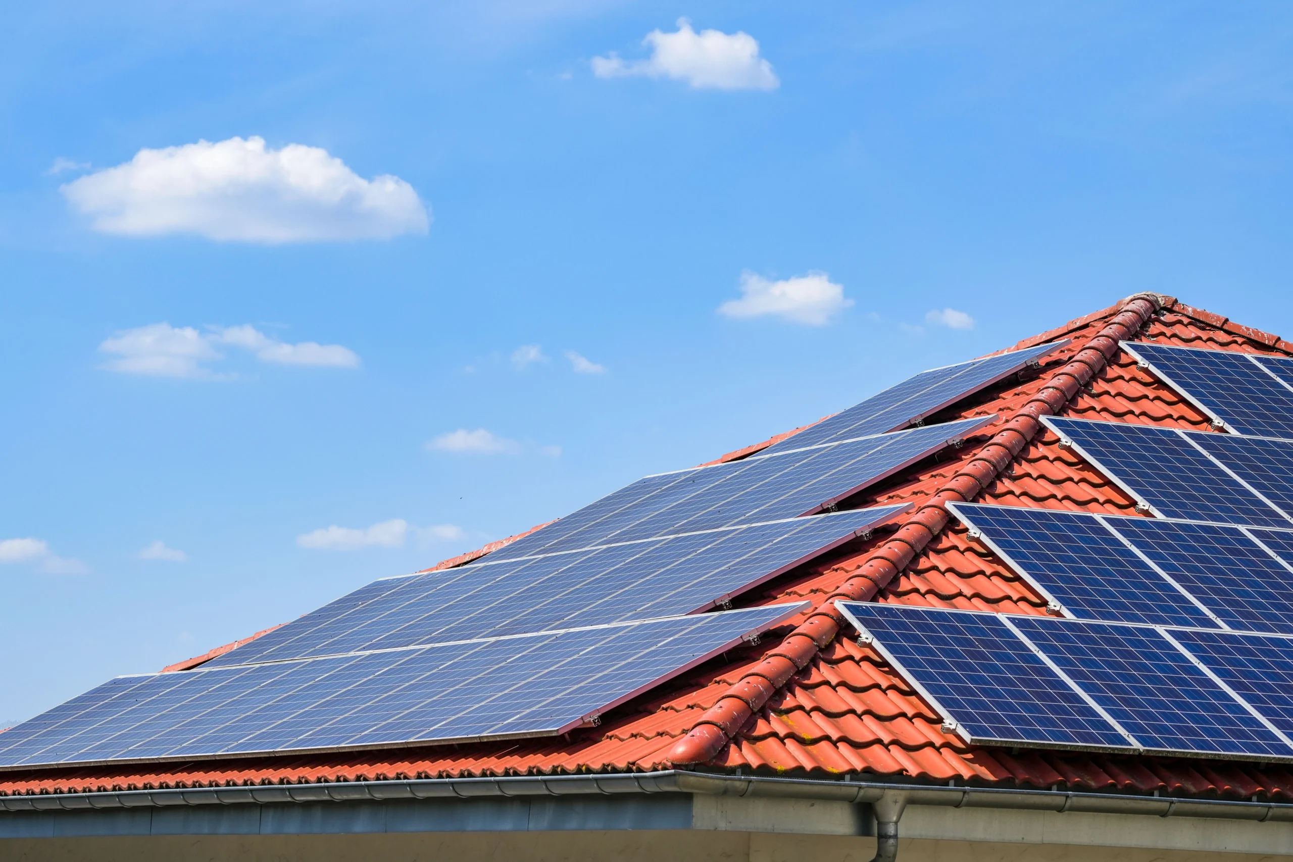 Sistem Pembangkit Listrik Tenaga Surya PLTS Dams Energi